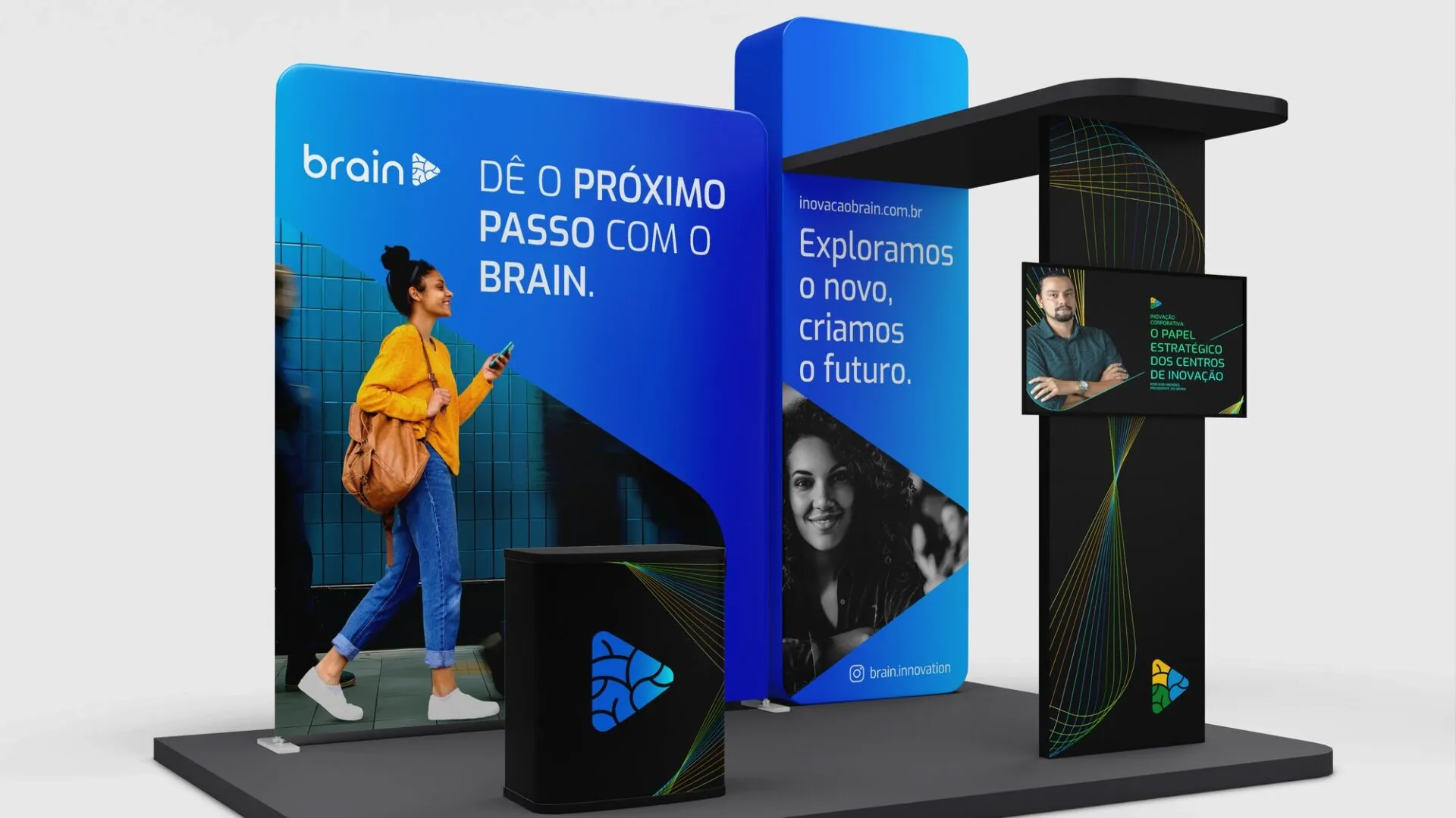 Stand de eventos do Brain com a frase Dê o próximo passo com o Brain