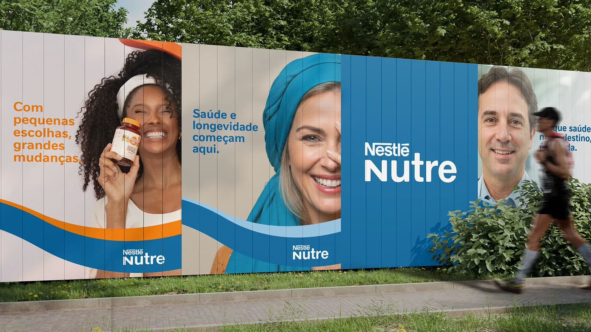 Nestlé Nutre Simulação de tapume com três key visuals da Nestlé Nutre